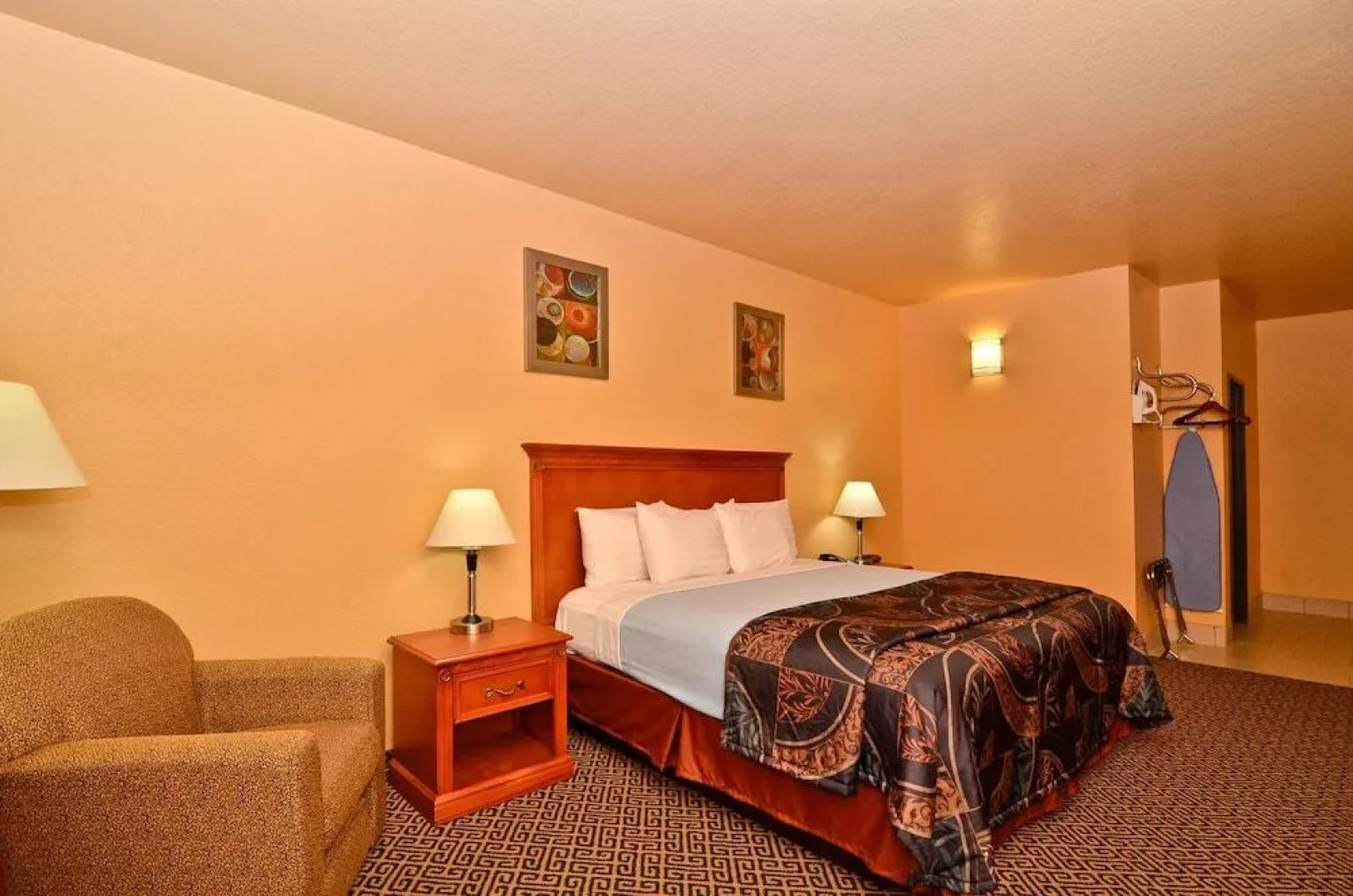 HiWay Inn Express of Broken Bow