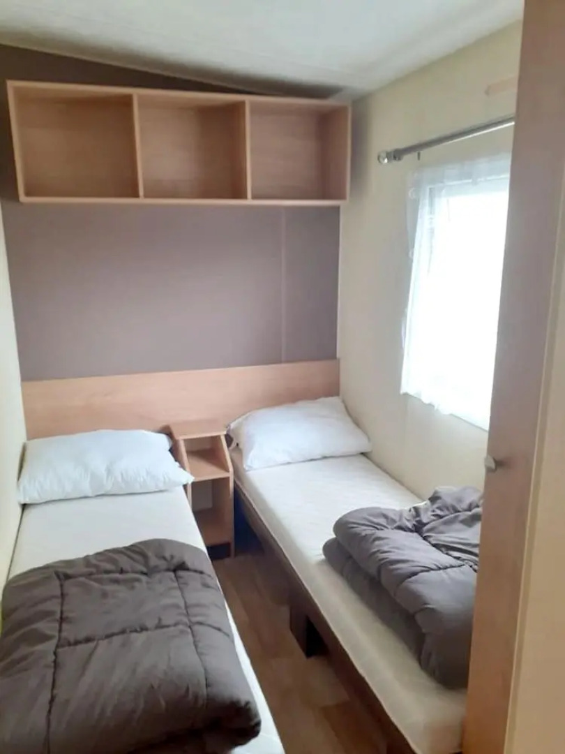 Bungalow with 4 Bedrooms in la Tremblade, with Pool Access And Furnished Terrace - 1 Km From the Beach