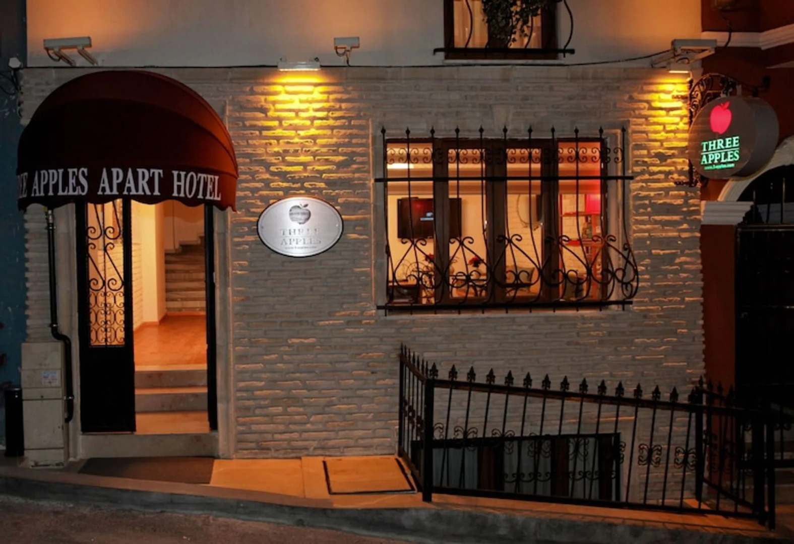 Three Apples Suites and Hotel