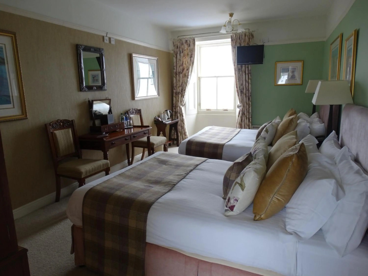 Port Charlotte Hotel