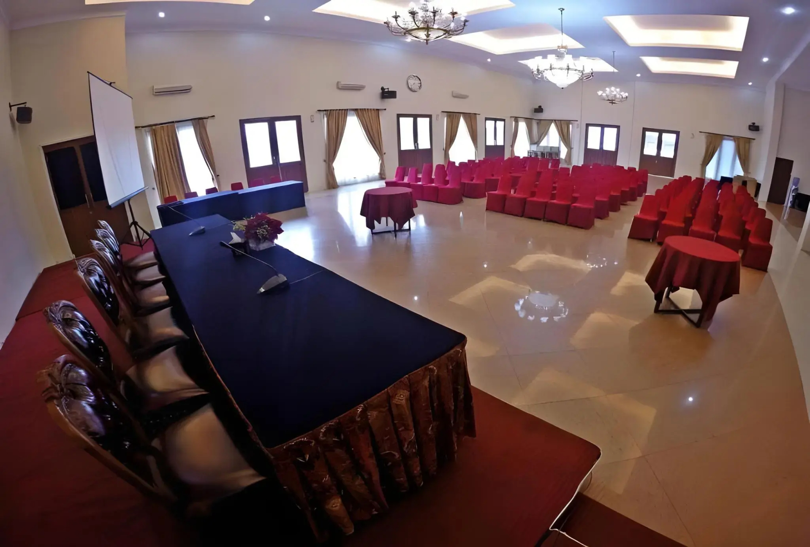 Grand Ussu Hotel & Convention