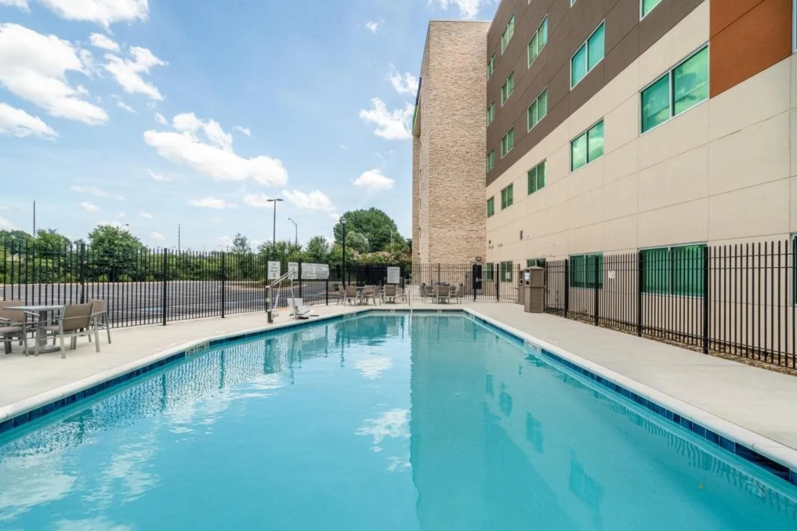 Holiday Inn Express & Suites Atlanta Airport NE - Hapeville  by IHG