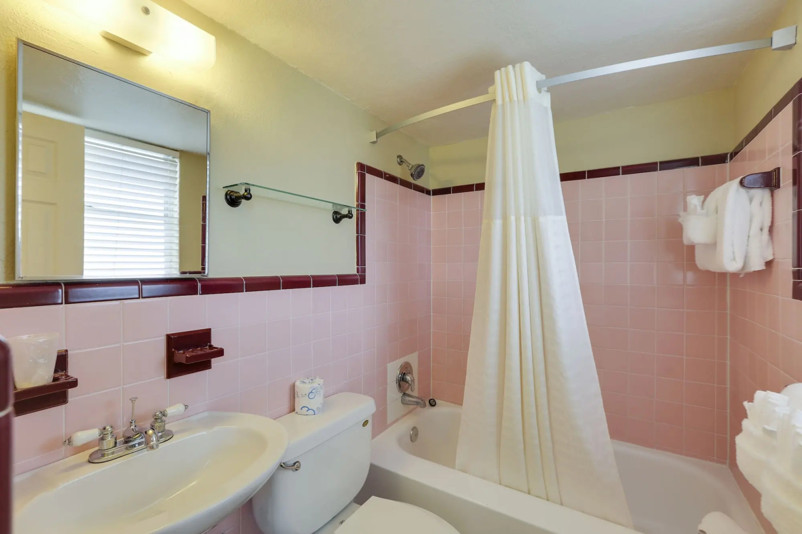 The Bayside Inn & Marina