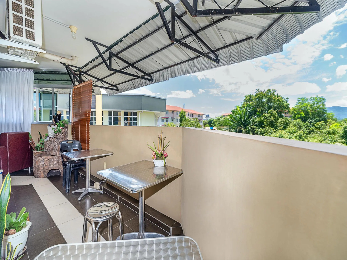 SPOT ON 90042 One Plaza Eco Hotel