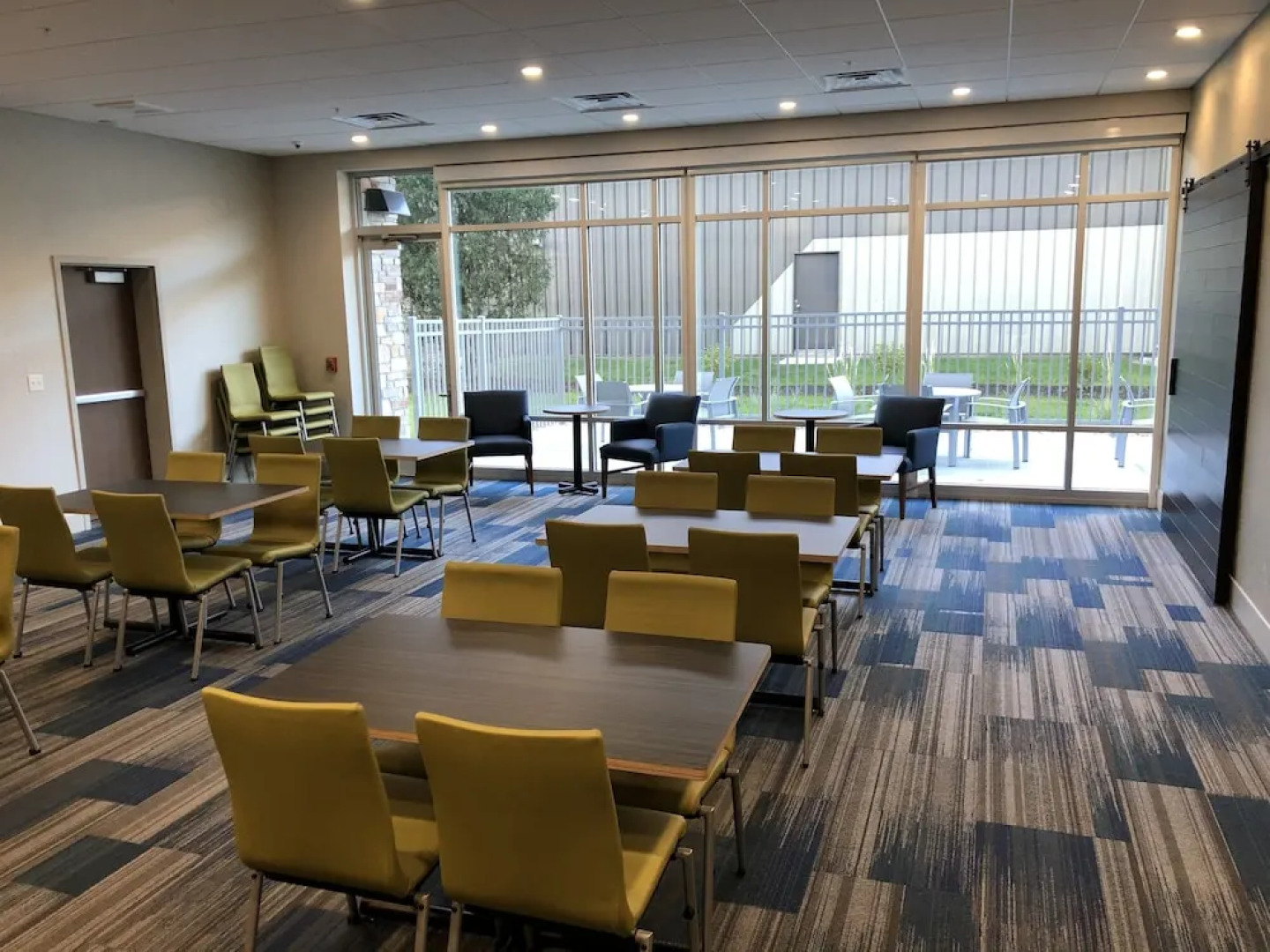 Holiday Inn Express & Suites Madison West Middleton