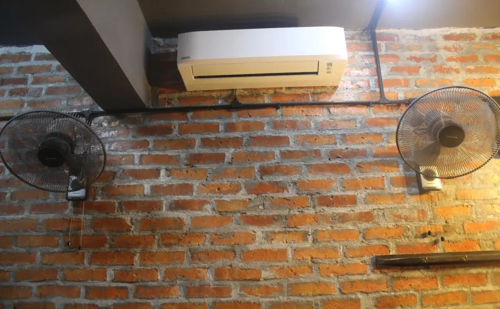 THE BUNK BACKPACKERS HOSTEL by fleur