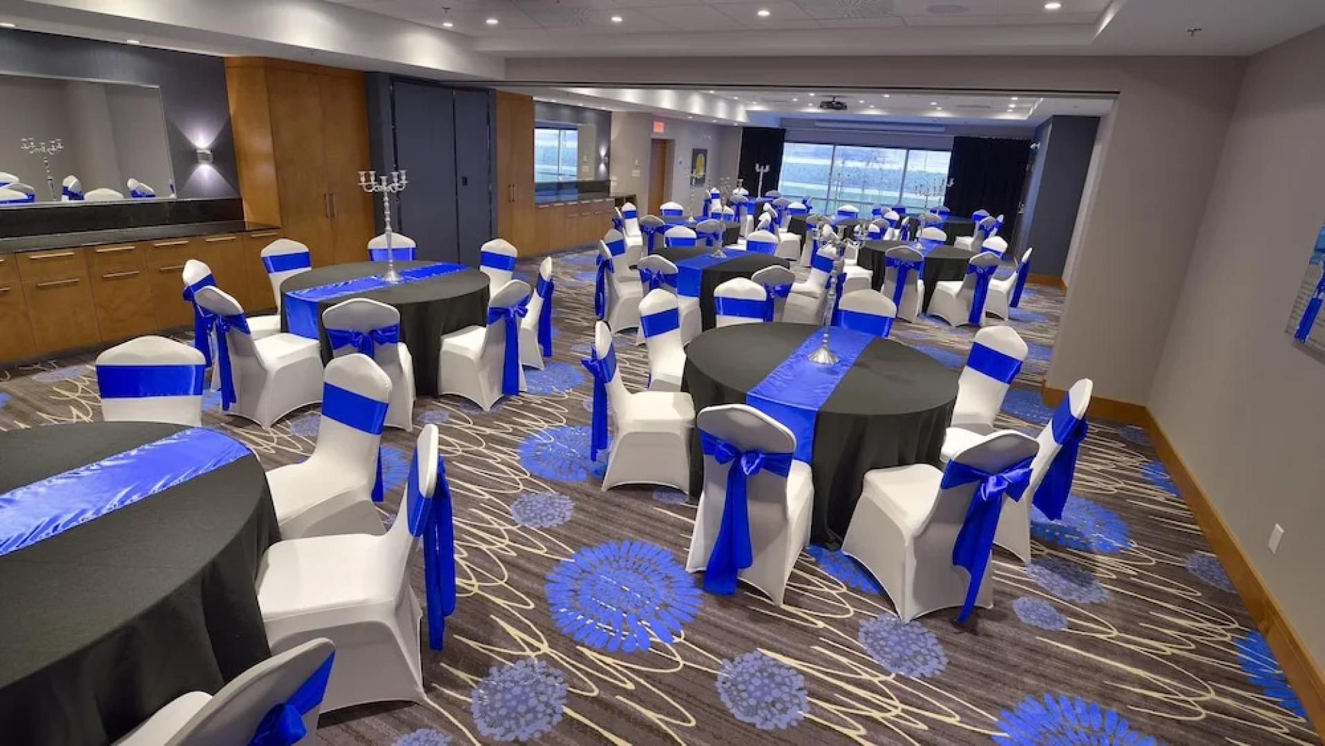 Holiday Inn Express And Suites Vaudreuil Dorion