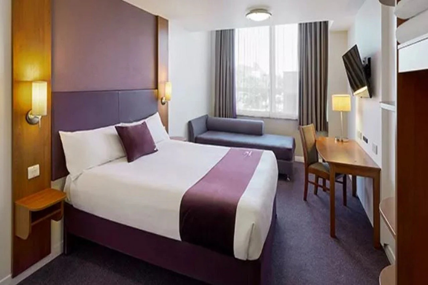 Premier Inn Manchester Trafford Centre South
