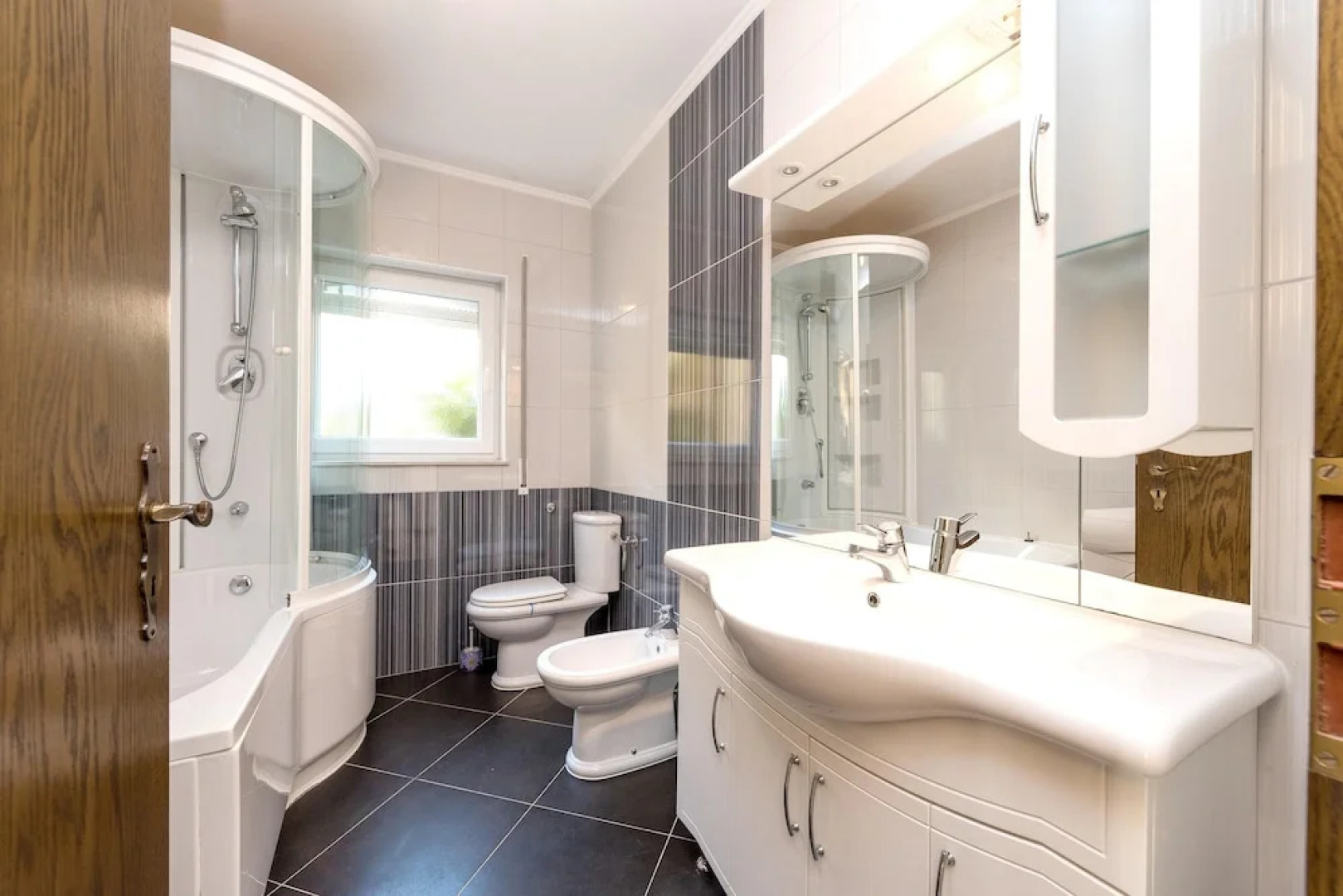 House With 7 Bedrooms in Sabunike, With Enclosed Garden and Wifi - 700