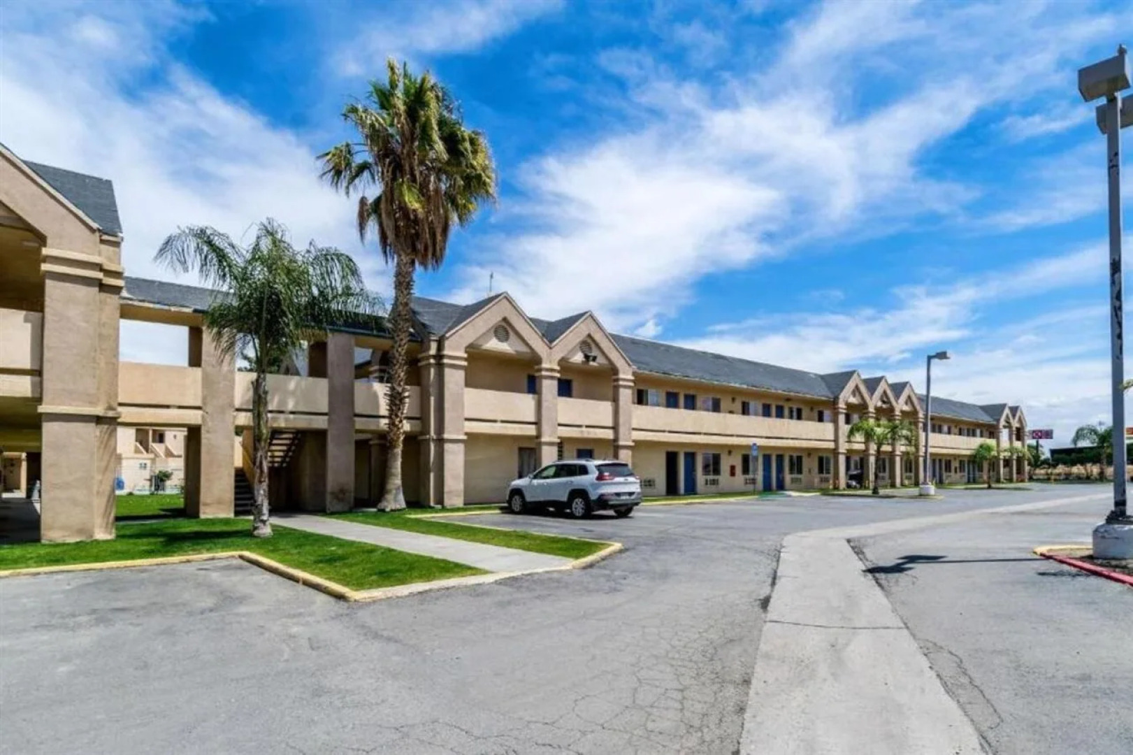 Motel 6 Buttonwillow, CA Central
