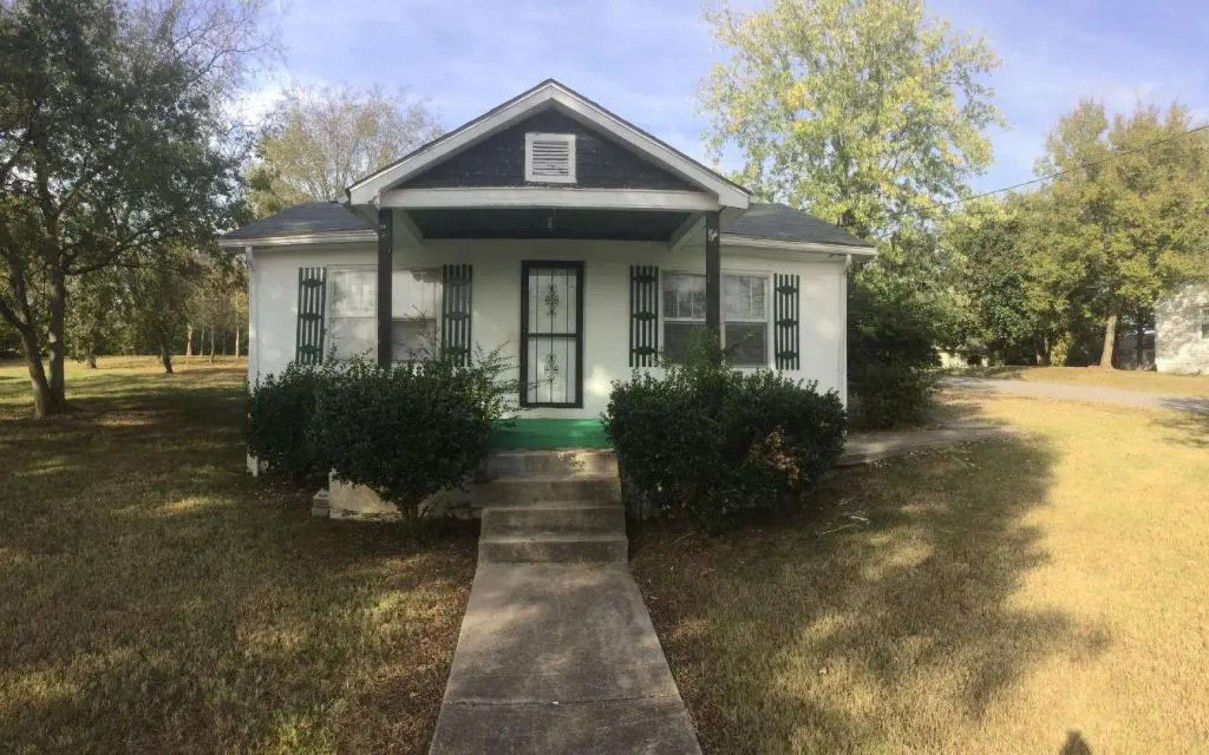 Quaint 3 Bedroom 1.5 Bath House to Yourself!!!