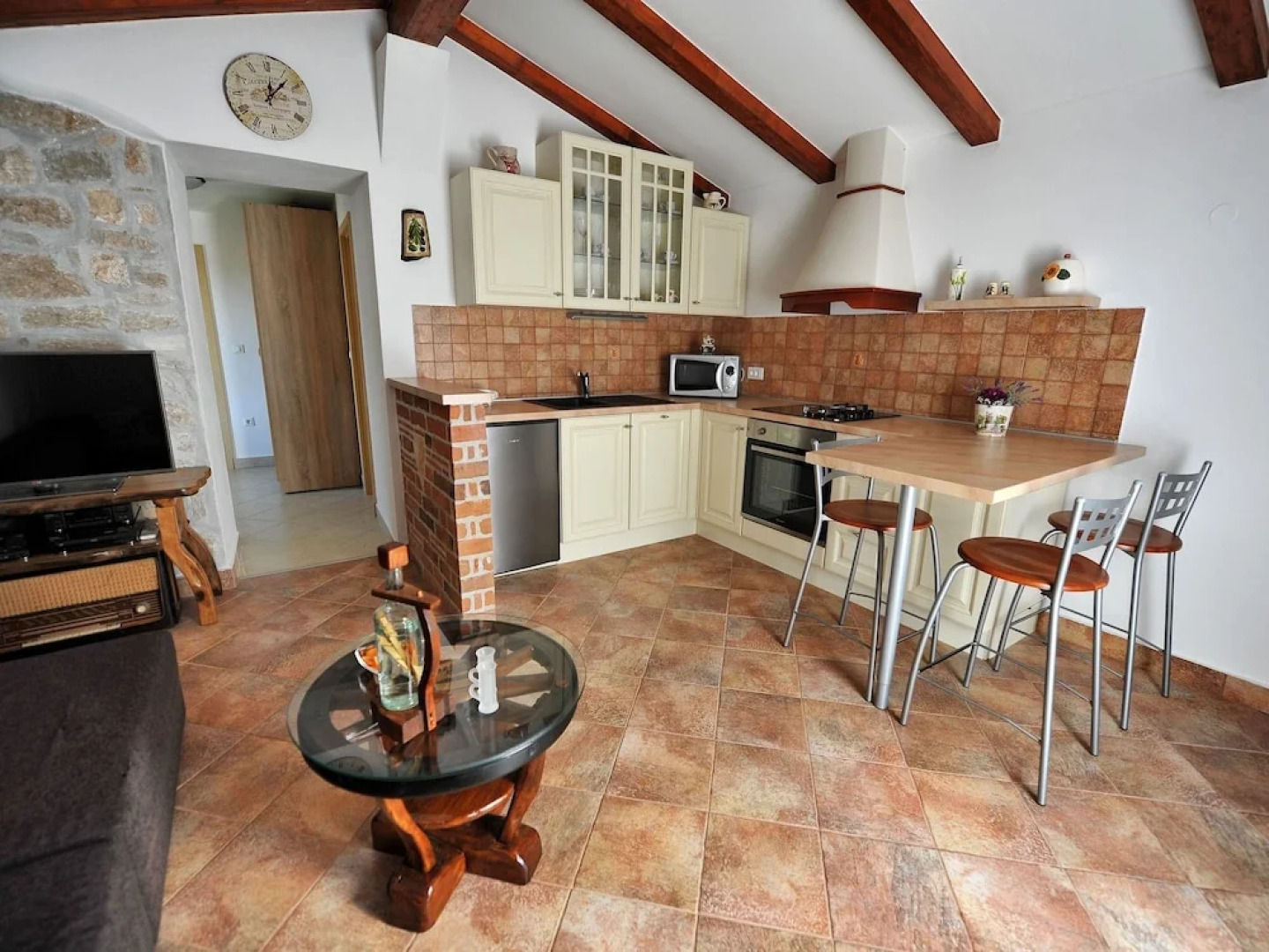 Modern Holiday Home With Covered Terrace and Private Garden