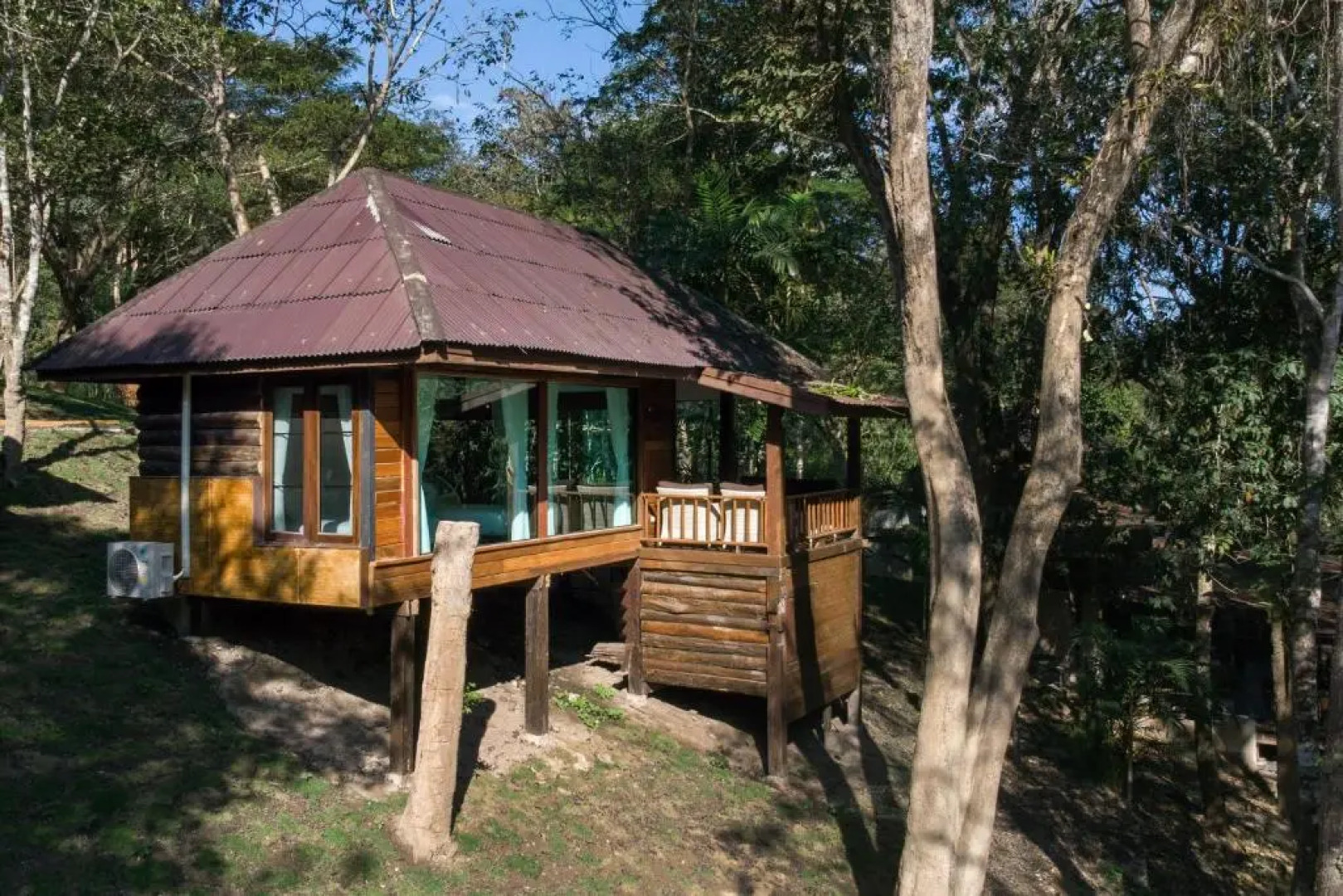 Tawan Riverside - Elephant Resort