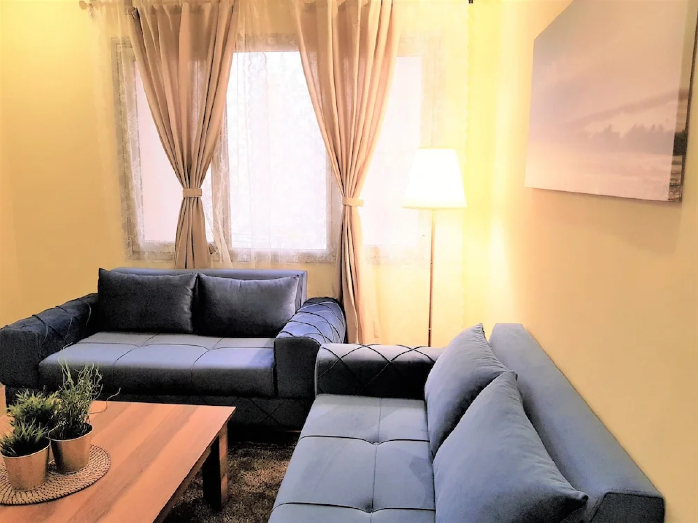 Cozy 2 Bedroom Apartment