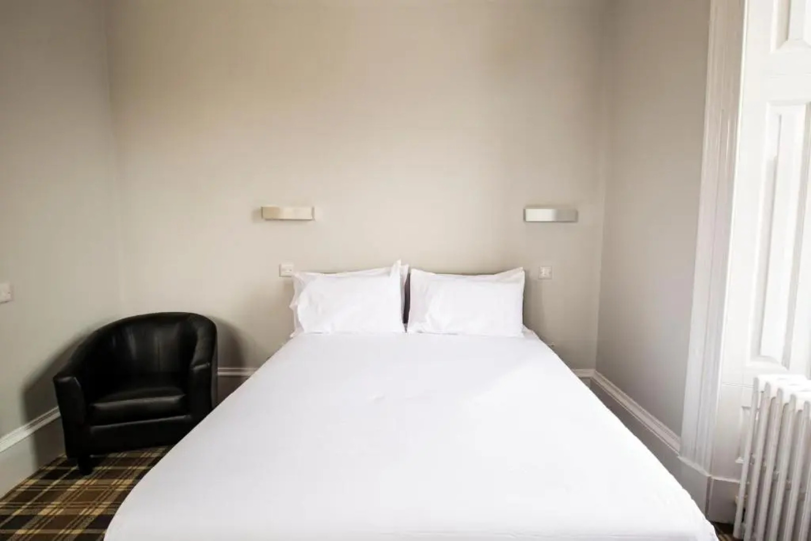 Crown Court Hotel & Bar.