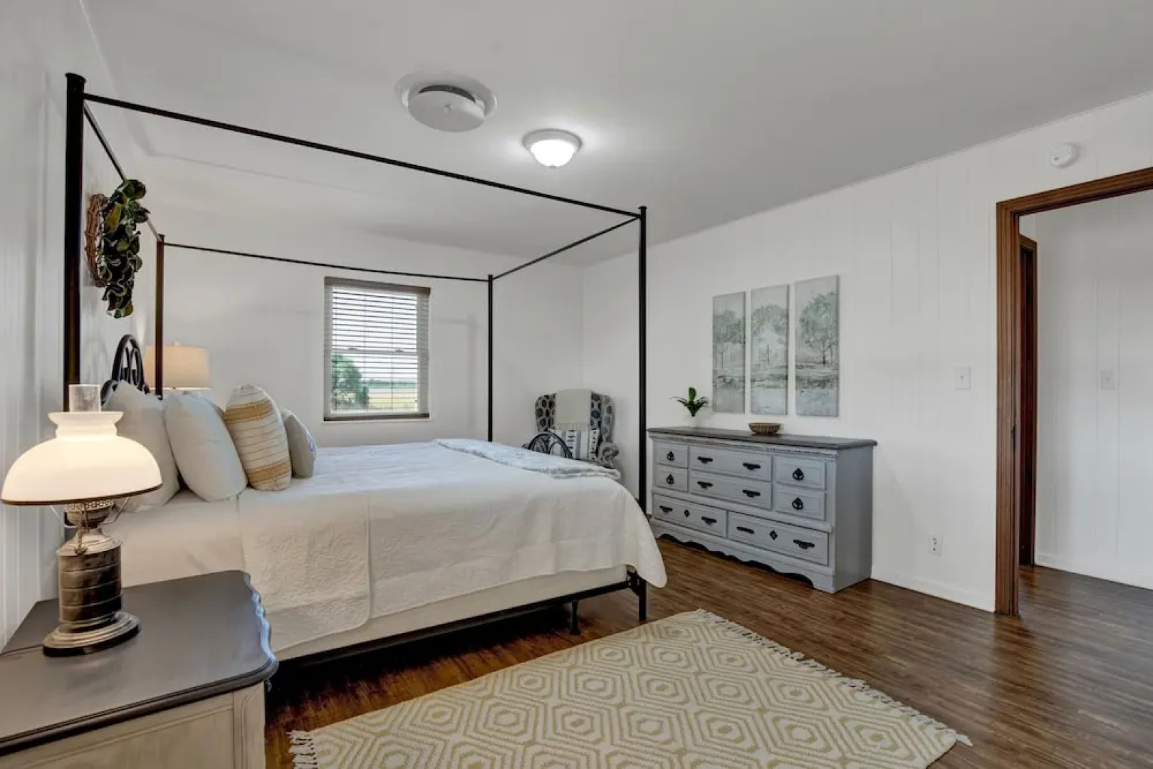 Spacious Home - Fire Pit, BBQ and Outdoor Seating!