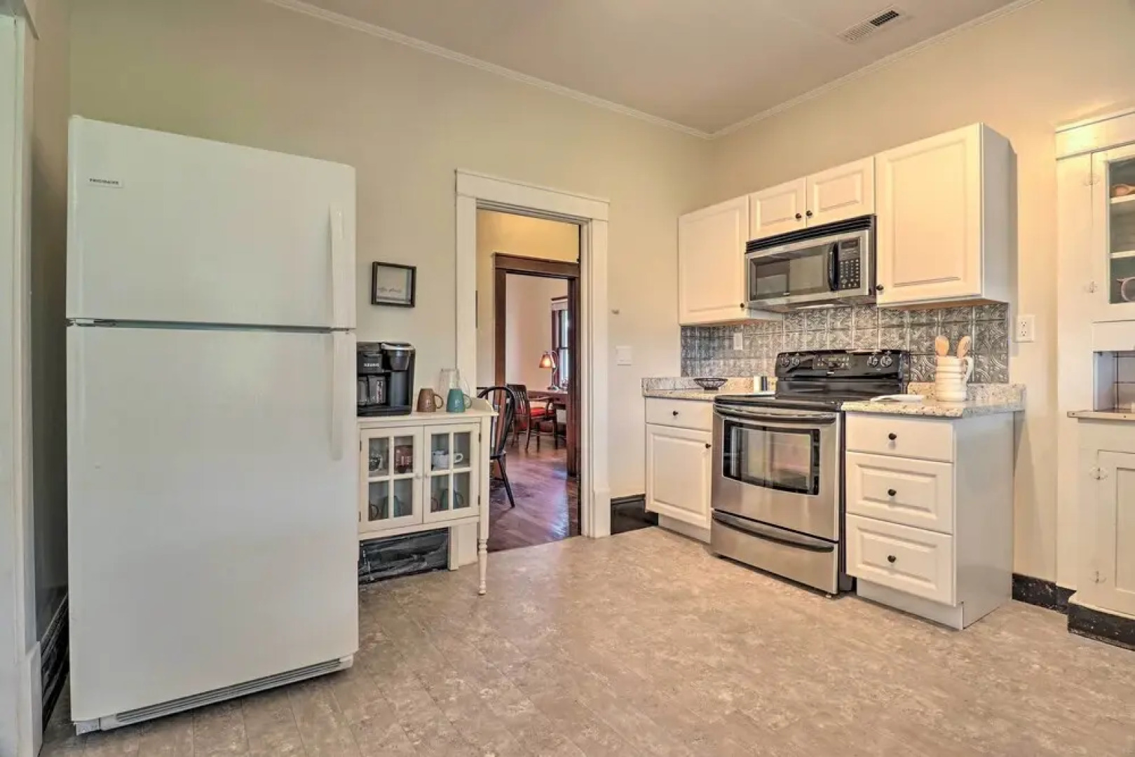 Cozy Home w/ Views < 1 Mi to Lake Junaluska!