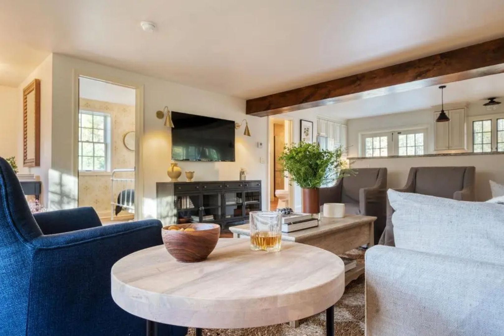 Cortland by Avantstay Charming Heritage Estate w/ Private Lake & Pool