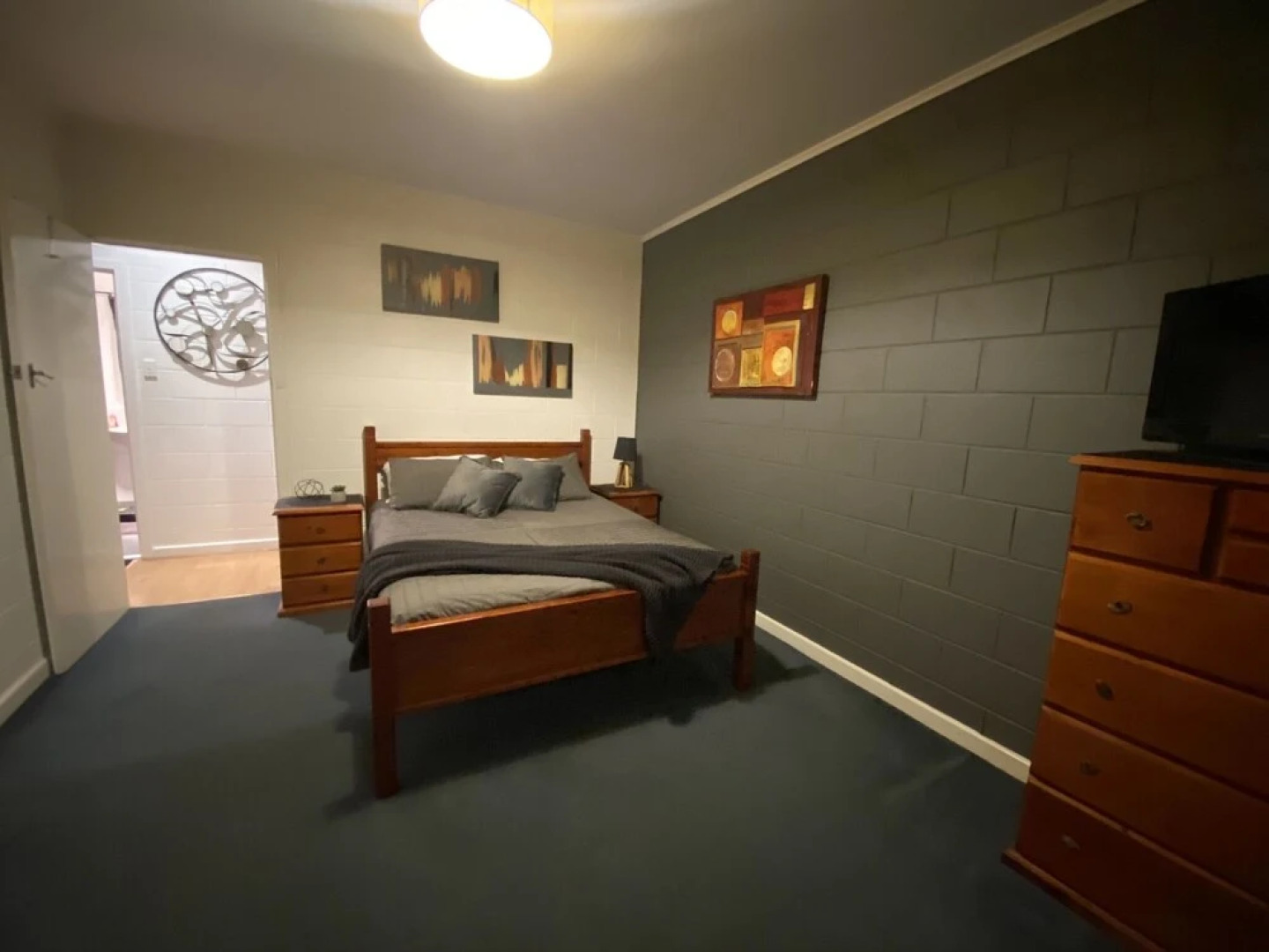 Apartment On Tennyson