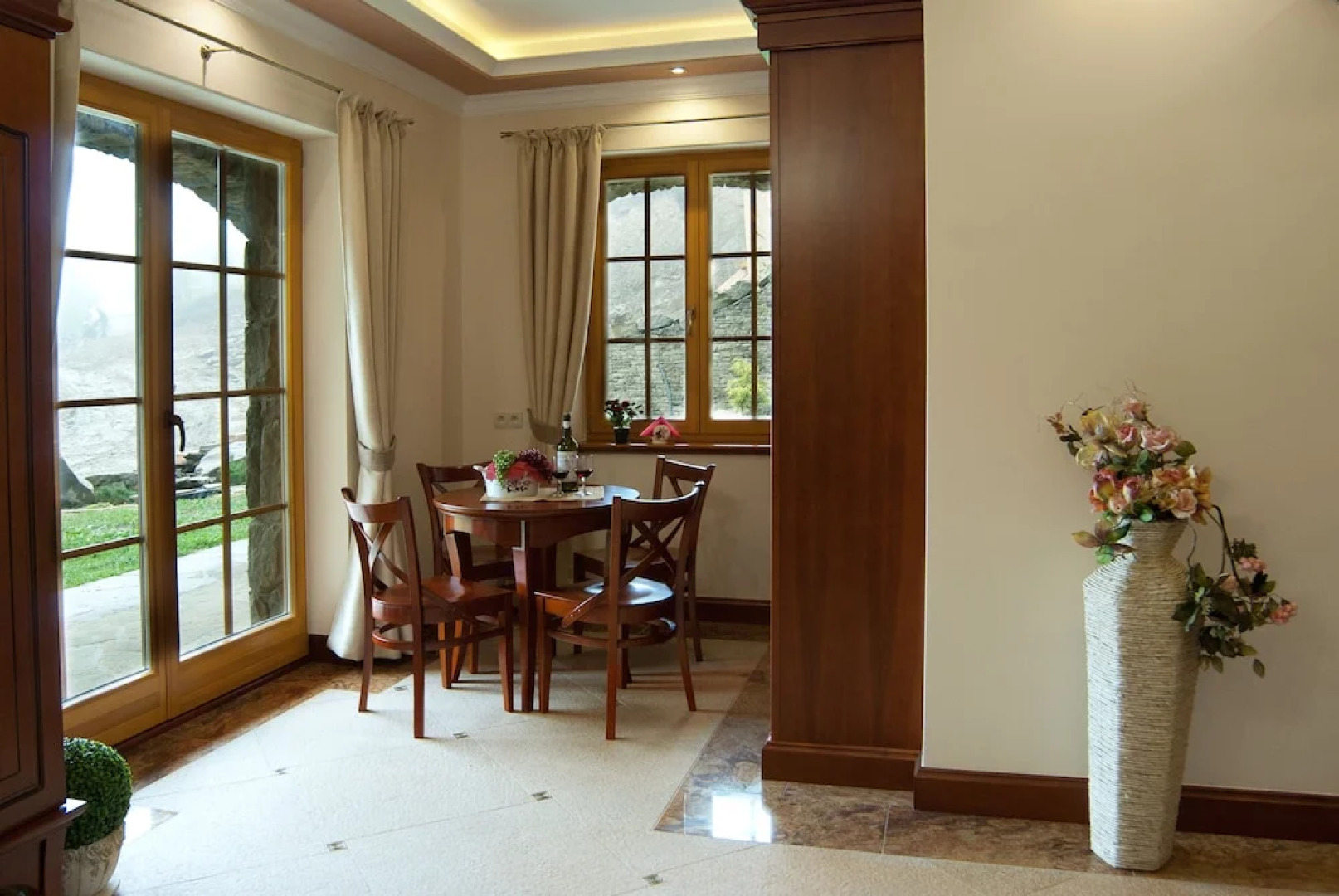 KRUPÓWKA MOUNTAIN RESORT - Widokowy hotel z basenami i wellness