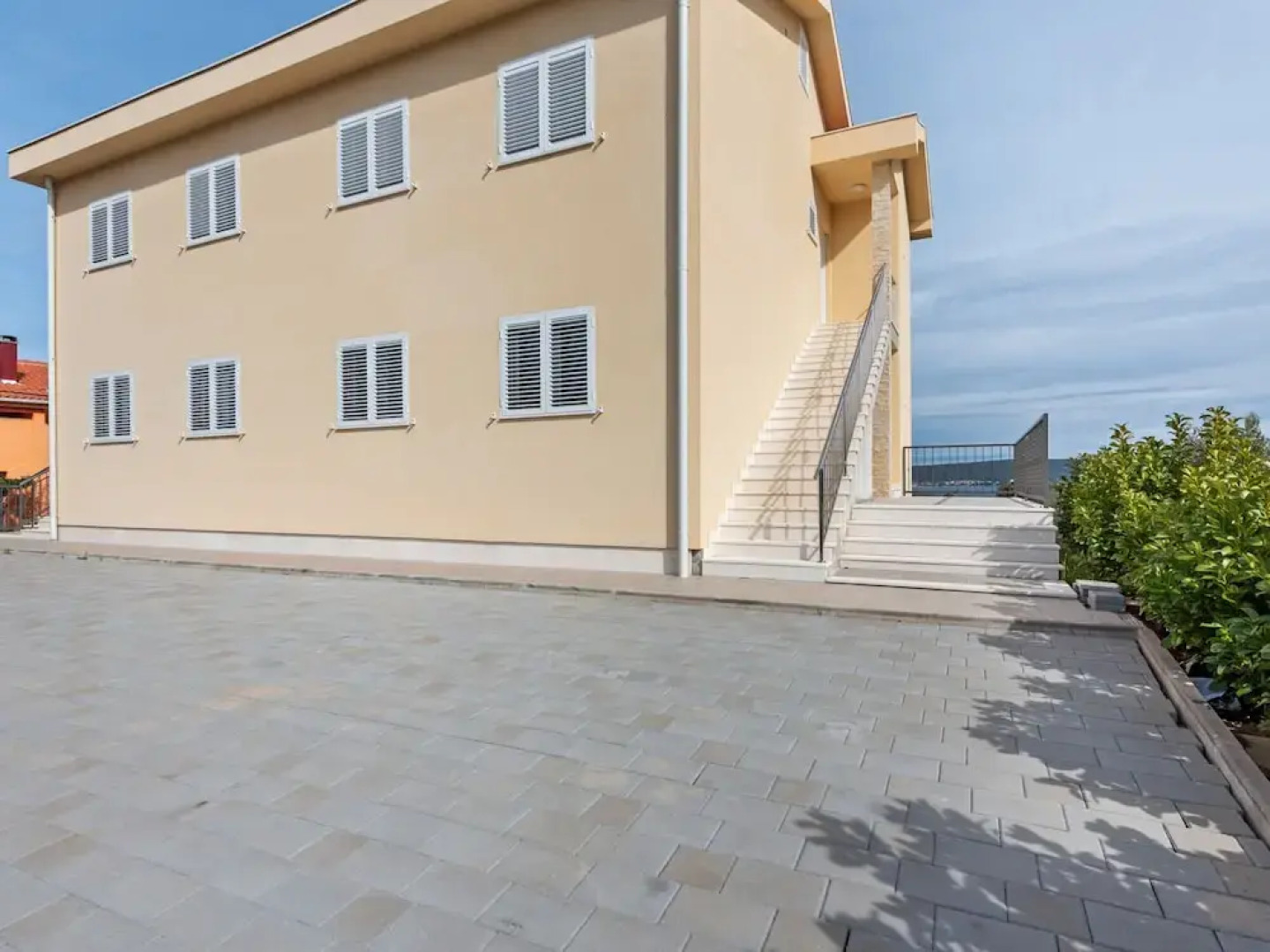 Simplistic Apartment in Neviđane near Sea Beach