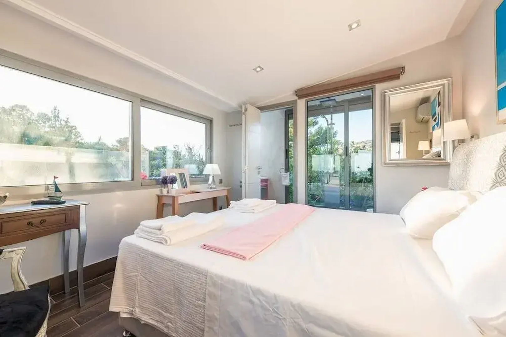 Sea View Apartment with Hot Tub & Sauna
