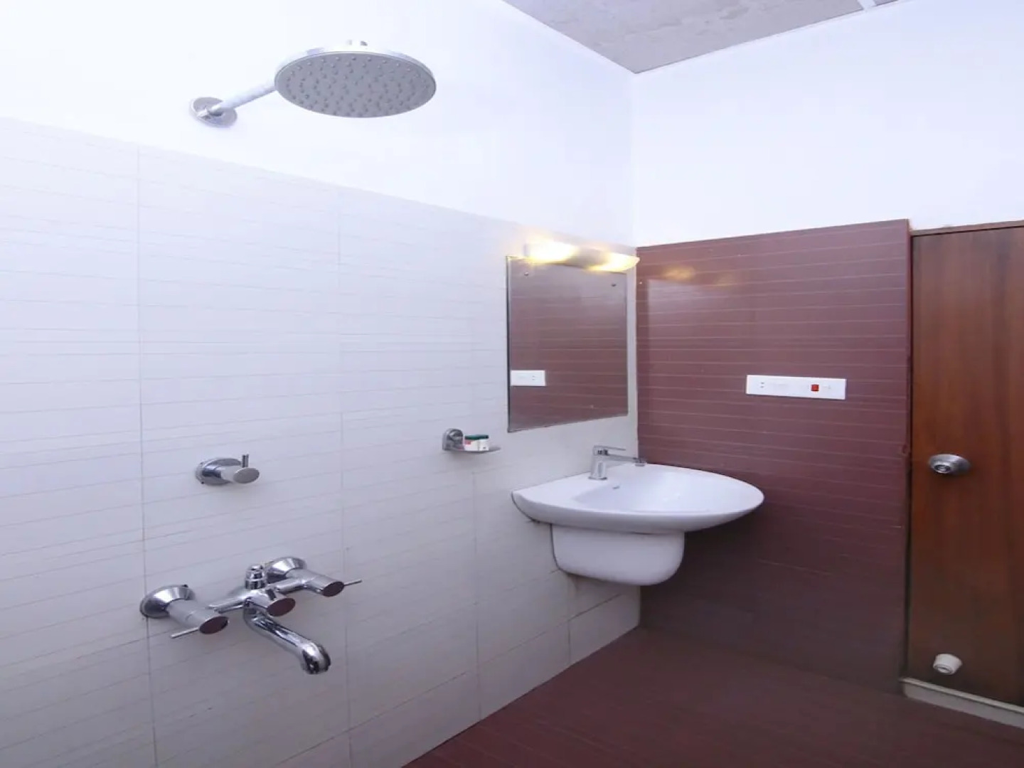 OYO 11374 Hotel Pearl View Residency