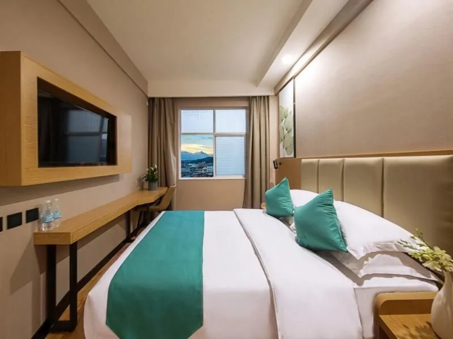 Green Tree Inn Tengchong Rehai Hot Spring Airport