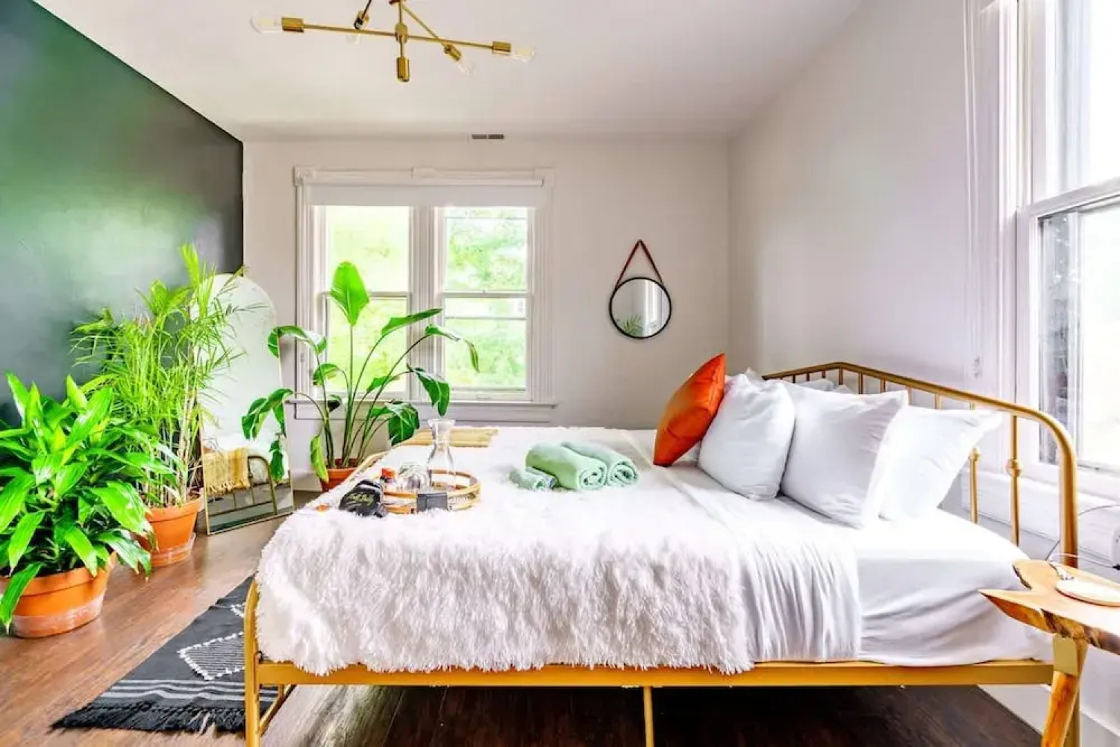 Prime Location Top Rated Clean Parking Free