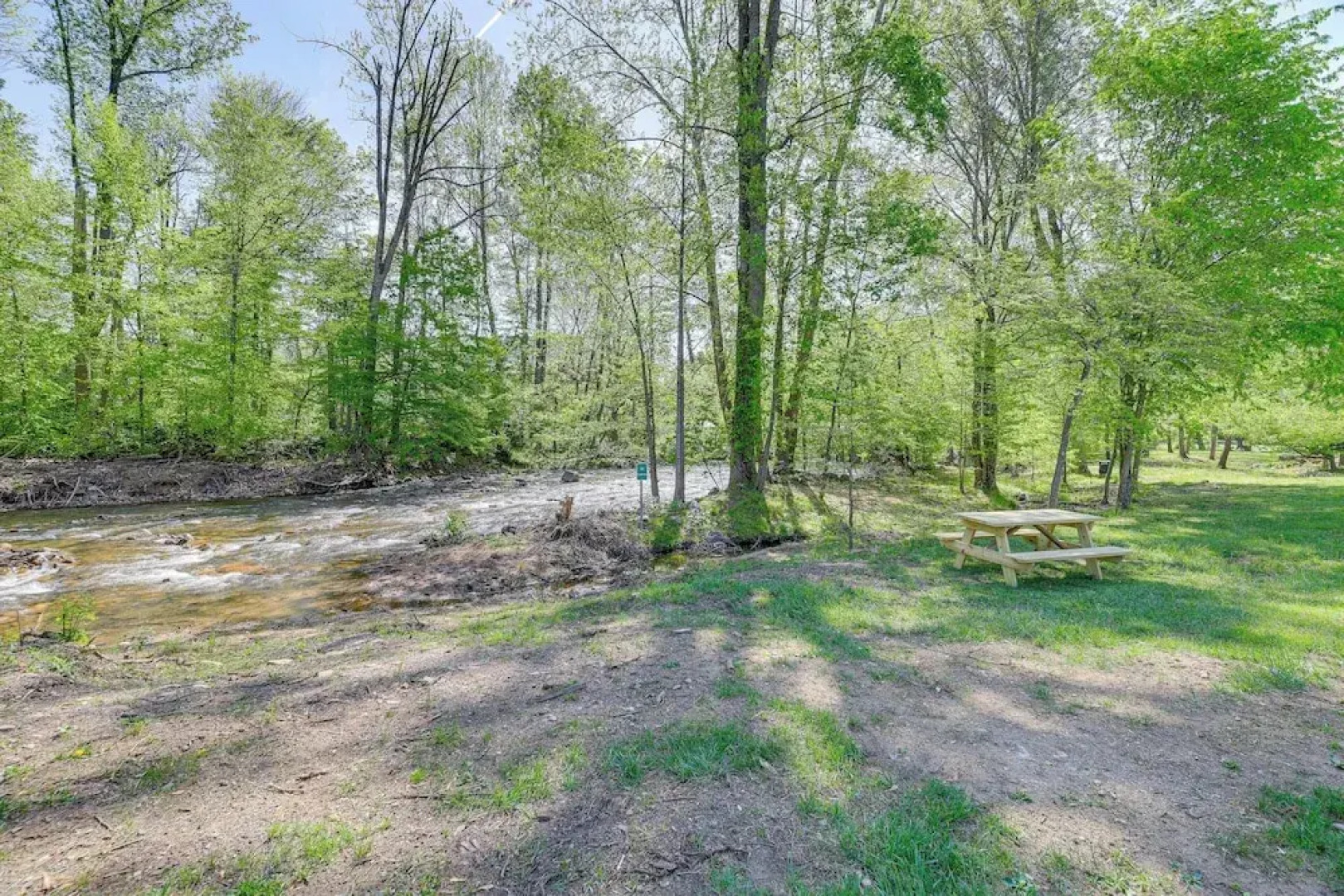 Walk to River & Trails: Cozy Damascus Cottage!