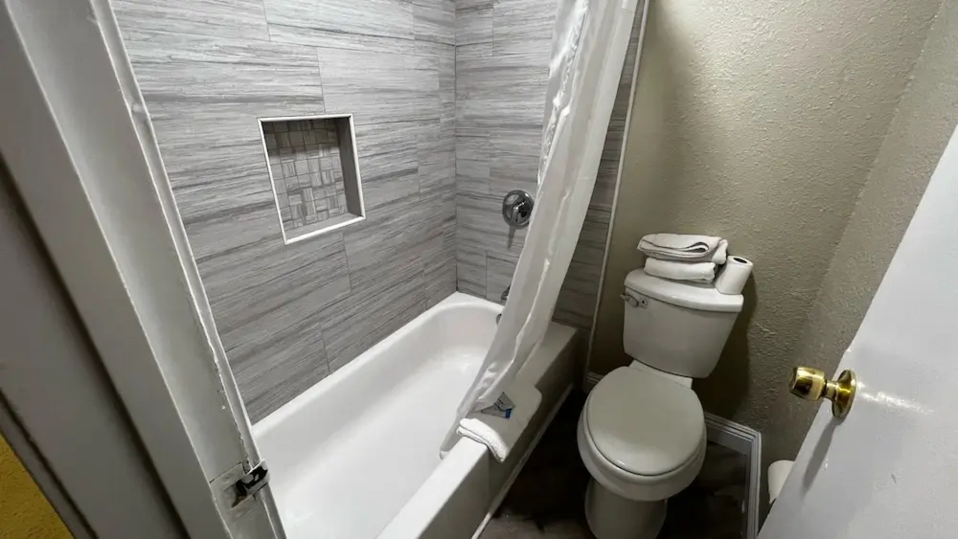 New American Inn and Suites