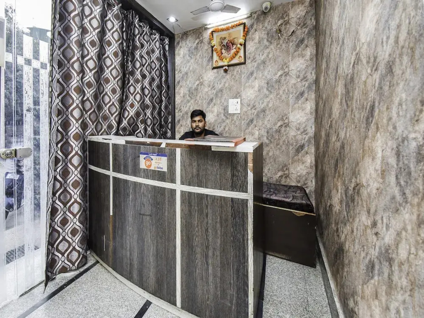 OYO 2615 Hotel Lords