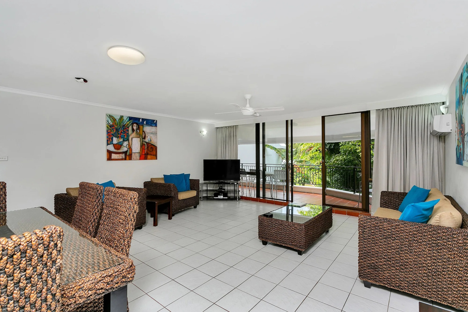 Roydon Beachfront Apartments