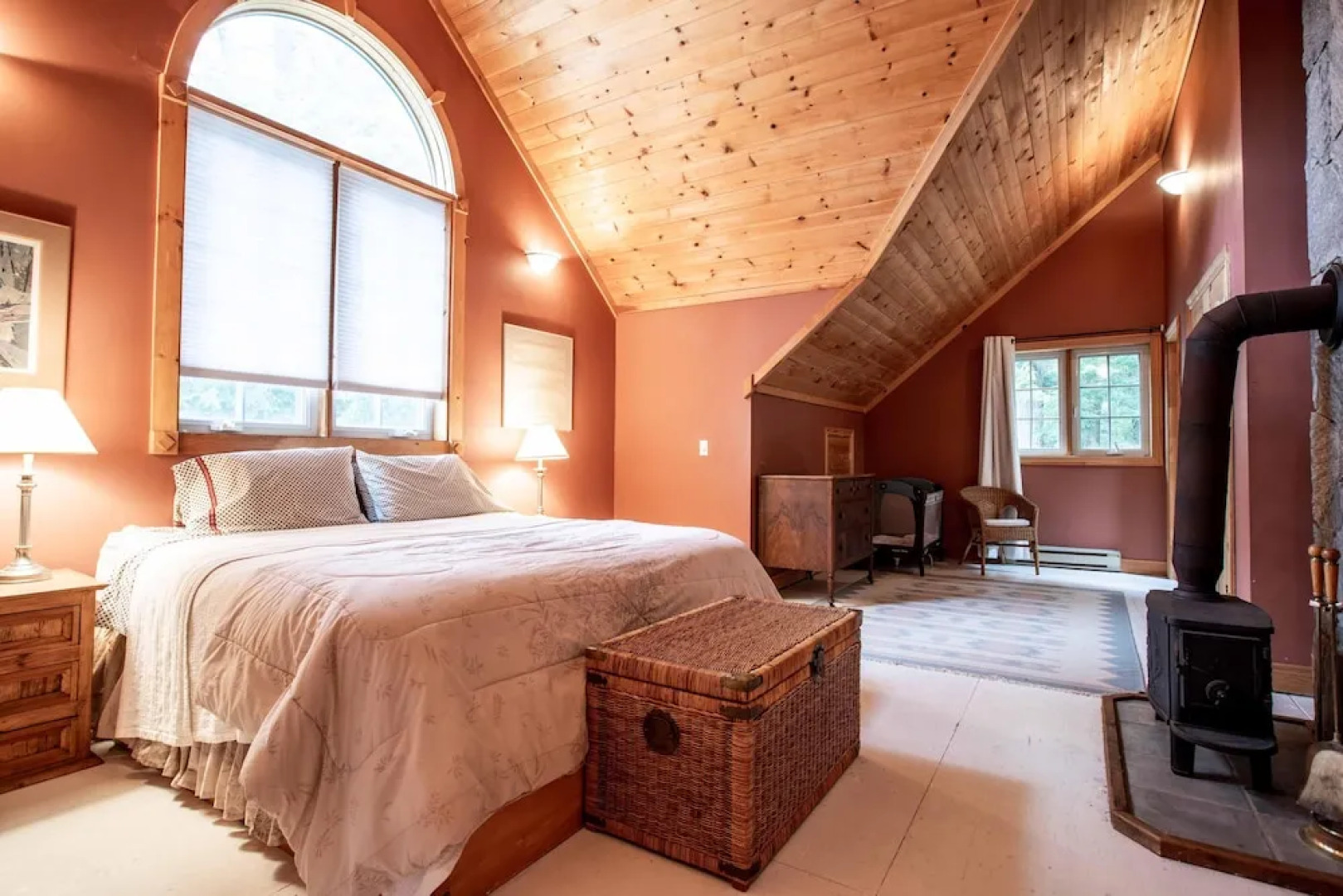 Wildflower Cottage A Fantastic boat access family cottage with a spectacular 500' of waterfront!