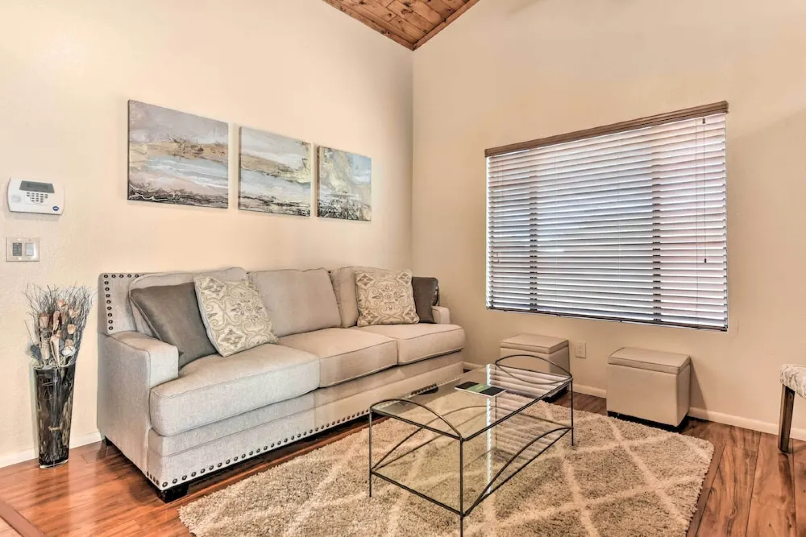 Family Home - Walk to Golf Course & Park