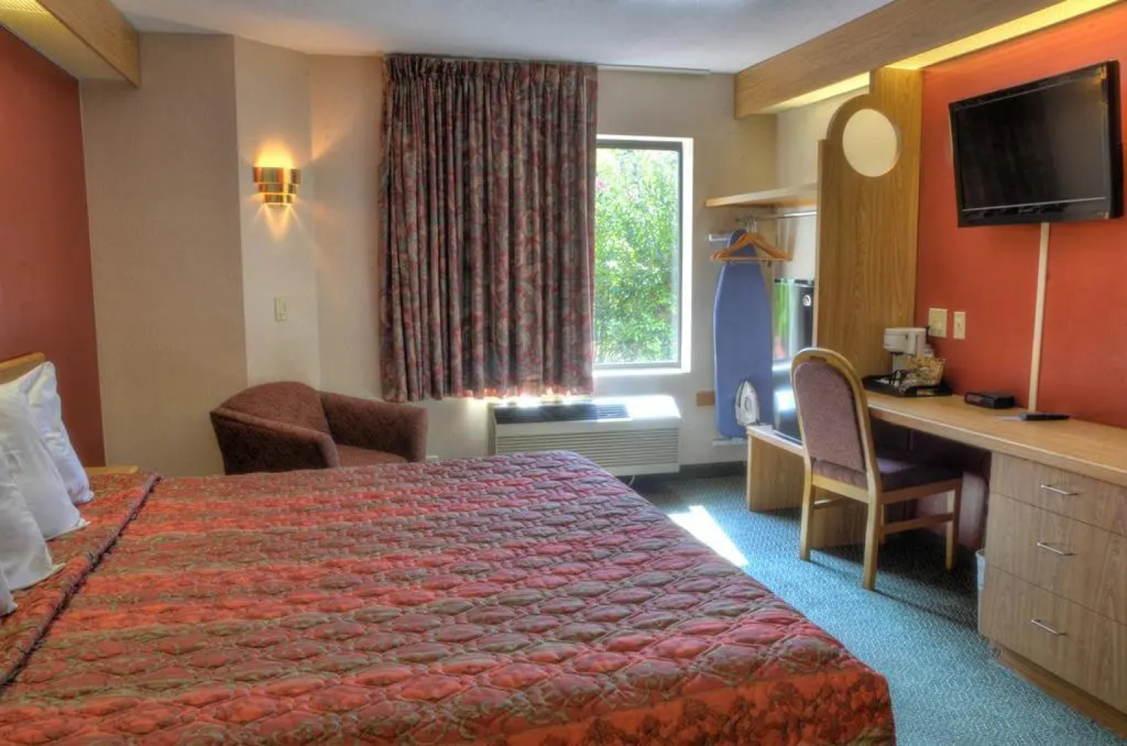 Smoky Mountains Inn & Suites - Cherokee