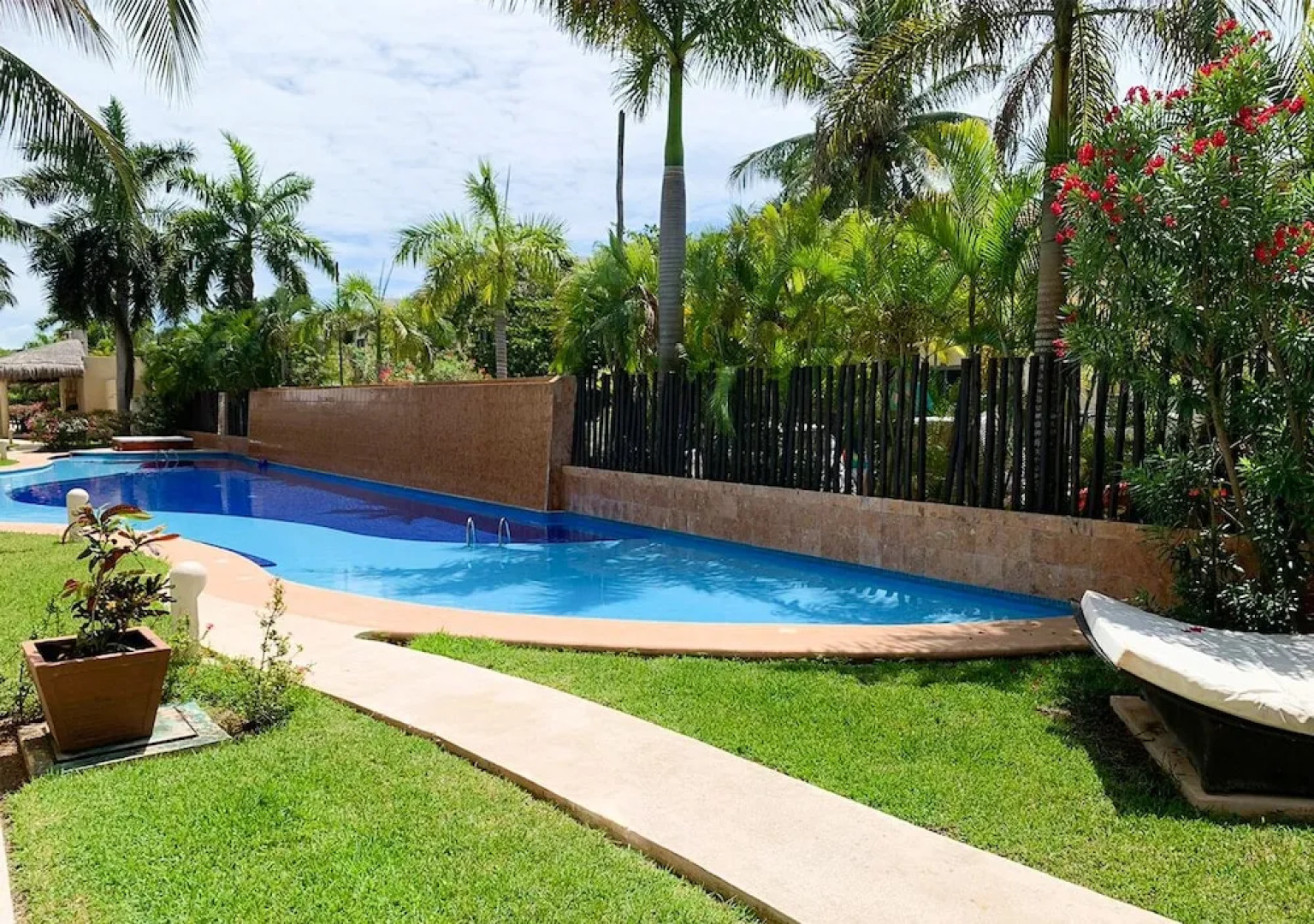 Relajate hermoso jardín y 2 piscinas