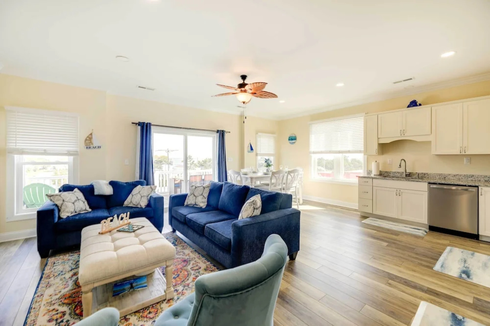 Emerald Isle Vacation Home: Walk to Beach!