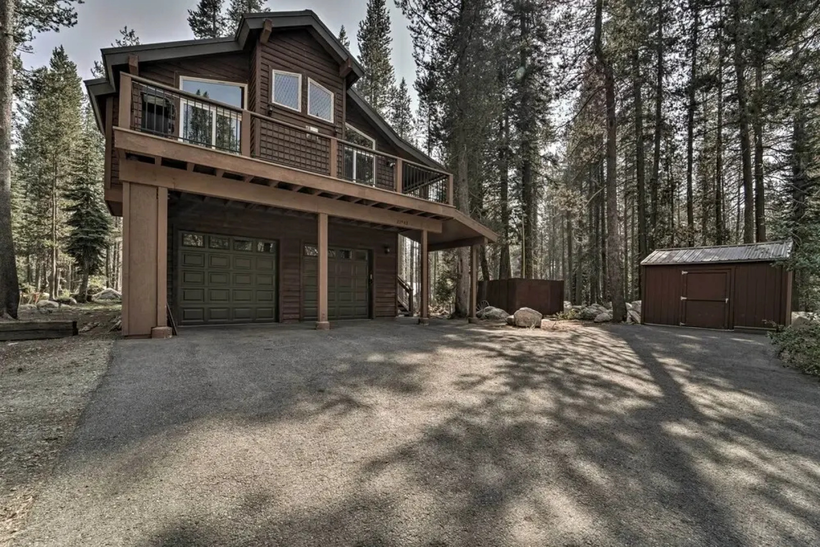 Near Donner Lake & Skiing: Soda Springs Cabin!