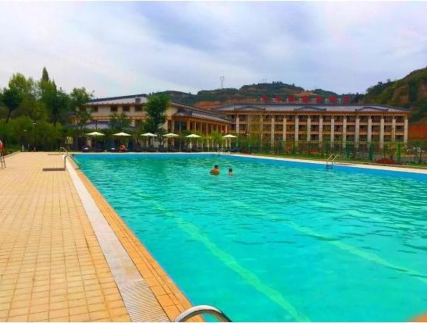 Shengtang Yishe Hot Spring Resort Hotel