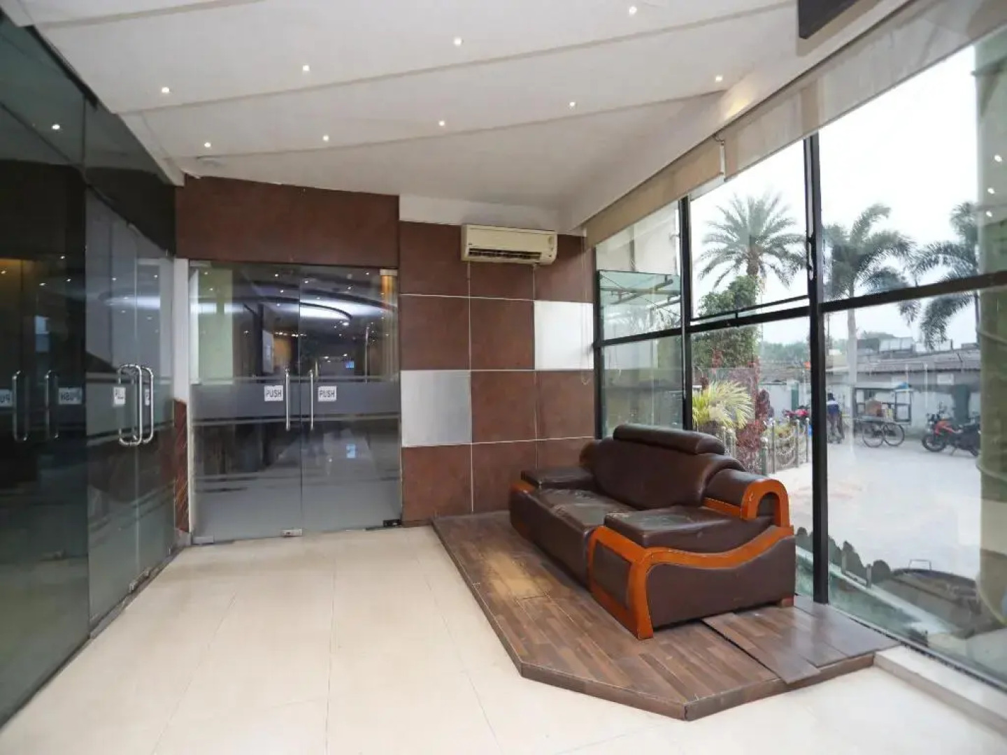 Skylark Hotel by OYO Rooms