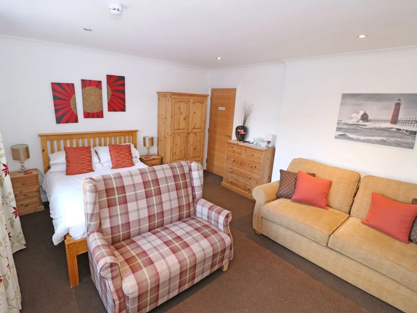 The Waves Bar Cafe B and B Hotel