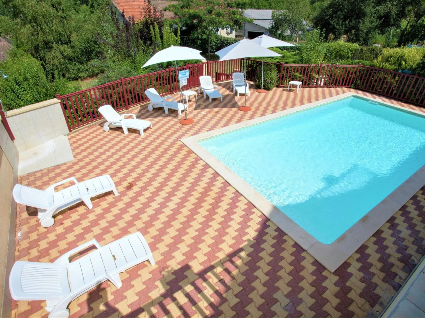 Holiday Home Right on the River Bank With Private Swimming Pool in Saint-julien-de-lampon