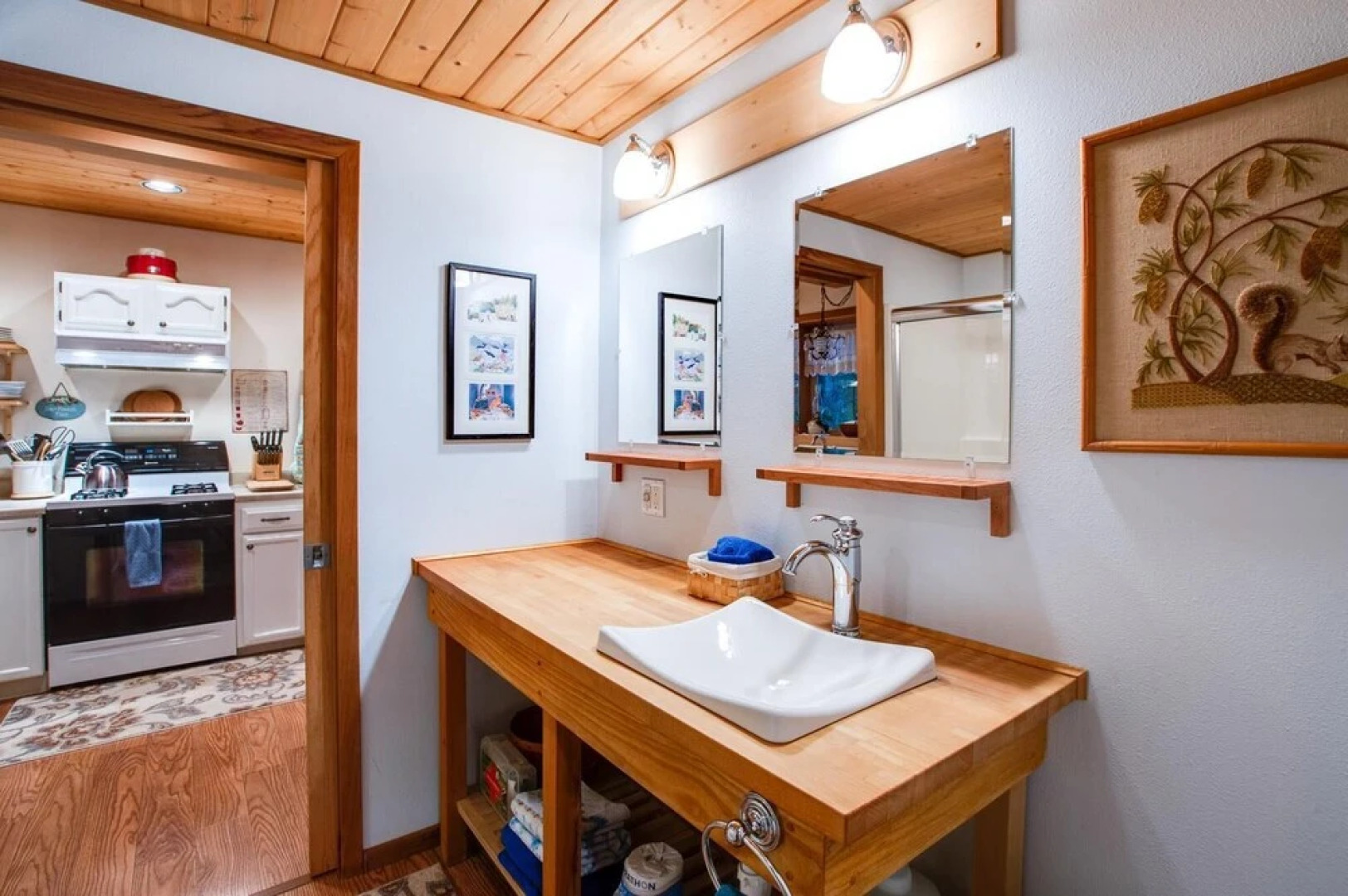 04sl- Hot Tub - Bbq - Pets Ok - Sleeps 5 1 Bedroom Home by RedAwning