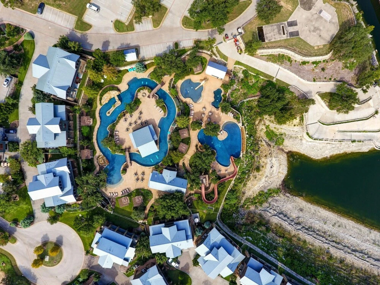 Luxury W/ Private Hot Tub & Outdoor Kitchen 3 Bedroom Home