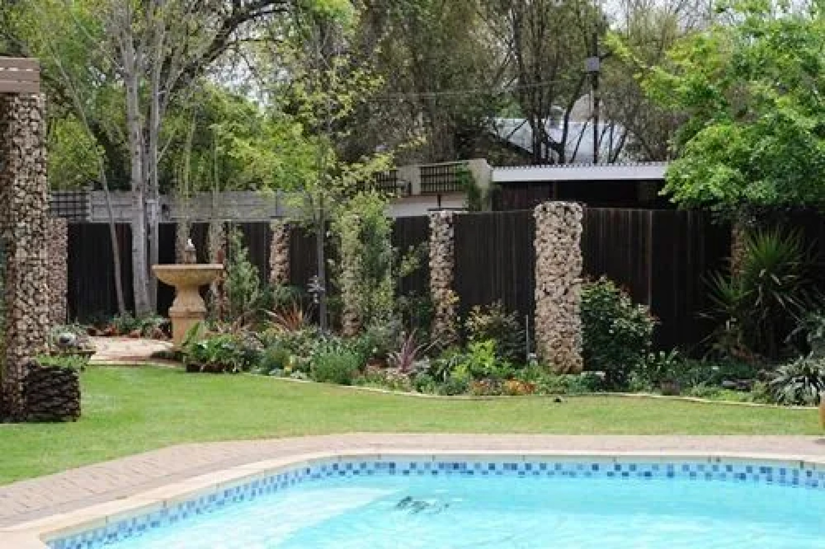 Cottonwood Guesthouse