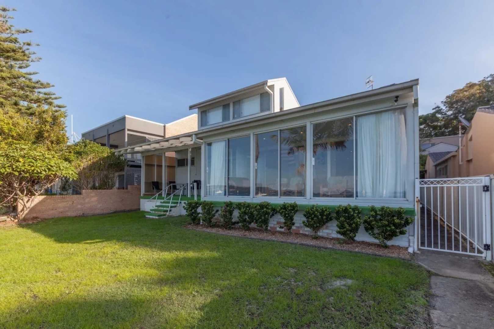 Seaview Crescent, 8