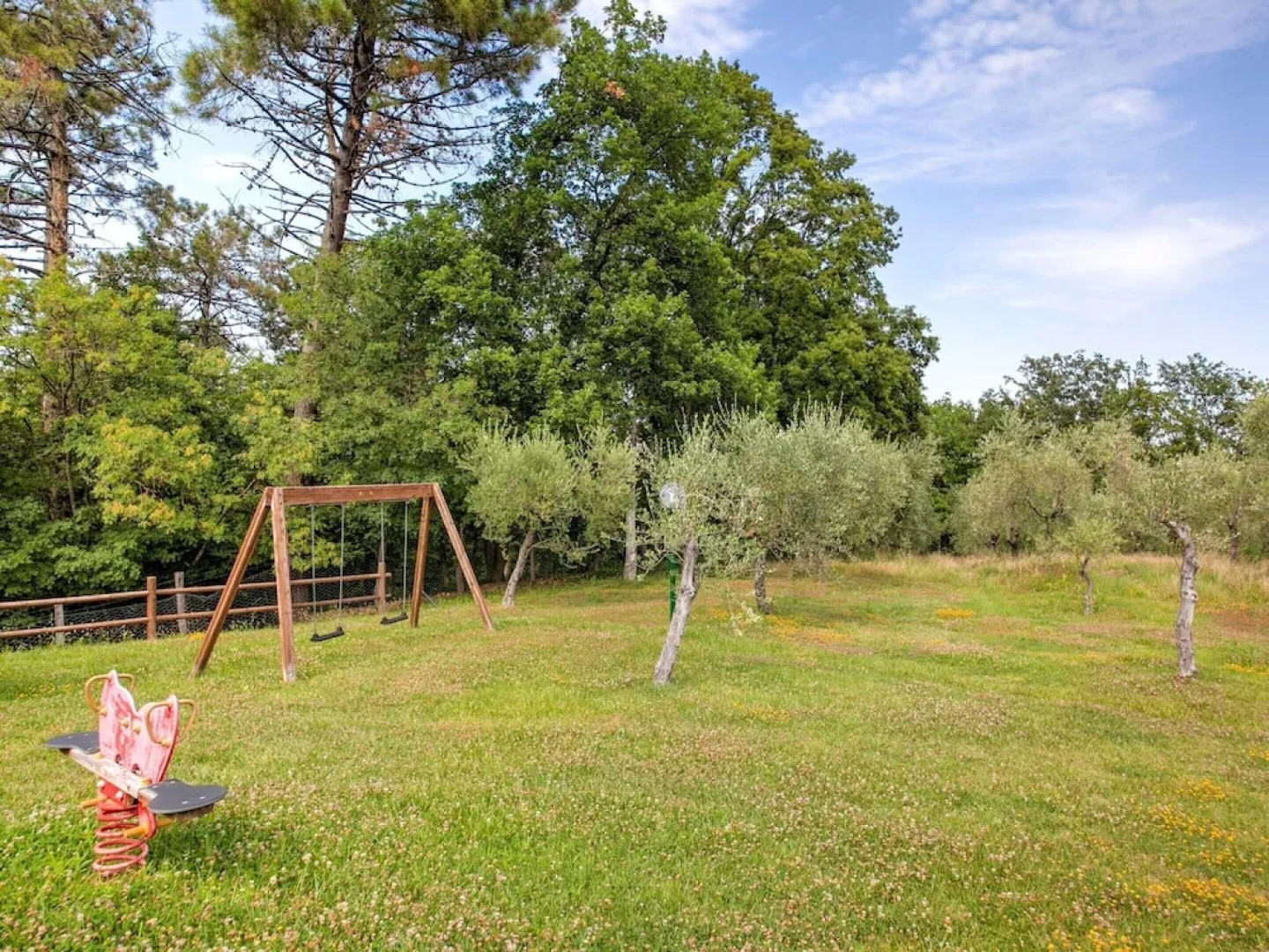 Belvilla by OYO Lavish Farmhouse With Fireplace