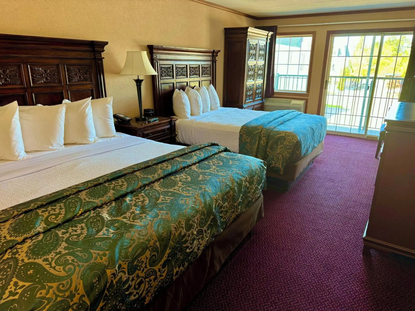 Hamilton Inn Select Beachfront Mackinaw City