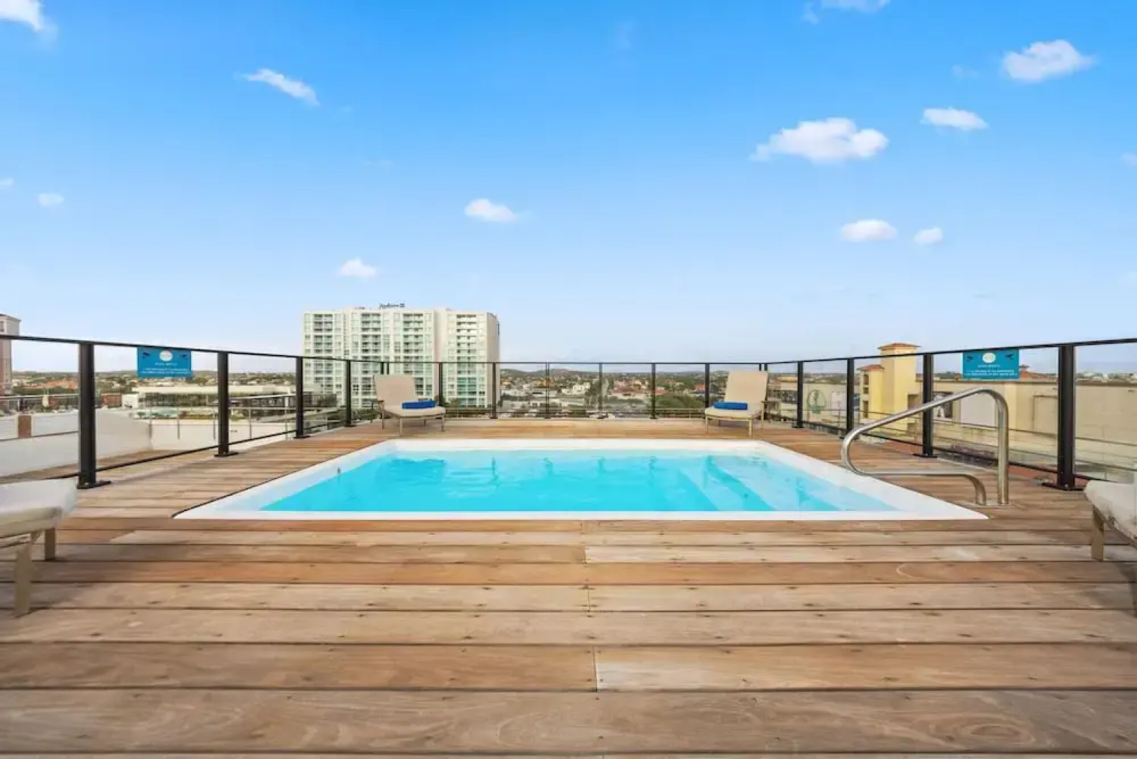 The Cove 106 in Palm Beach Aruba - Prime Location - Free Parking